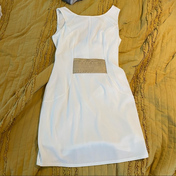 White dress with gold detail - Picture 2 of 3
